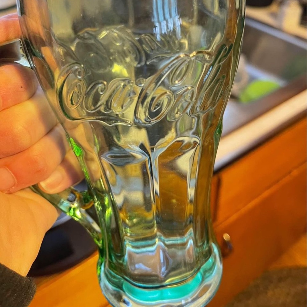 ￼ Item is a 2qt green pebbled Coke-cola Glass pitcher and 2 matching glass cups